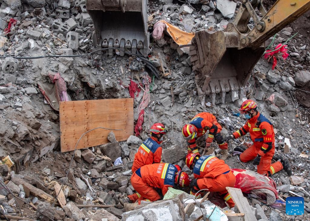 Rescuers carry out rescue operations with the help of radar in Liangshui Village, Tangfang Town, Zhenxiong County, southwest China's Yunnan Province, Jan. 24, 2024. The death toll from a landslide that struck a mountainous village in southwest China's Yunnan Province on Monday had climbed to 34 as of 5 p.m. Wednesday, local authorities said. Another 10 people are still missing, according to the local disaster relief headquarters.(Photo: Xinhua)