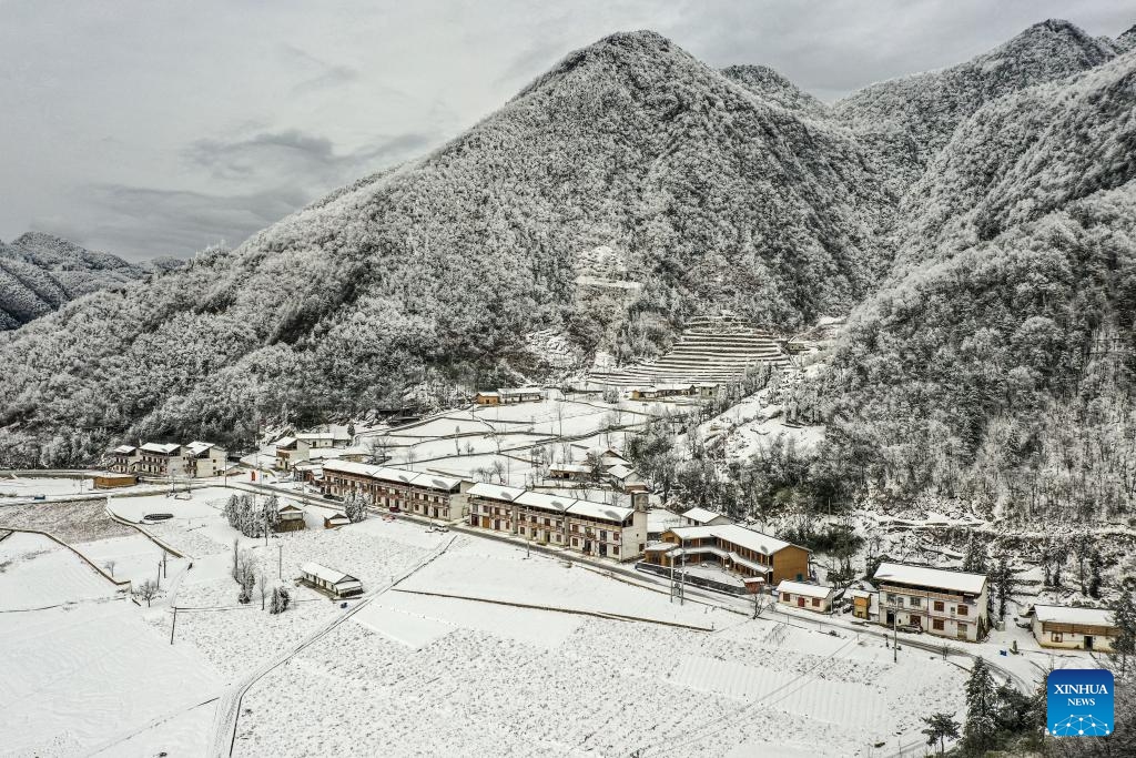 An aerial drone photo taken on Jan. 24, 2024 shows snow scenery at a section of the Wushan Mountain in Zhuxian Town of Wushan County, southwest China's Chongqing.(Photo: Xinhua)