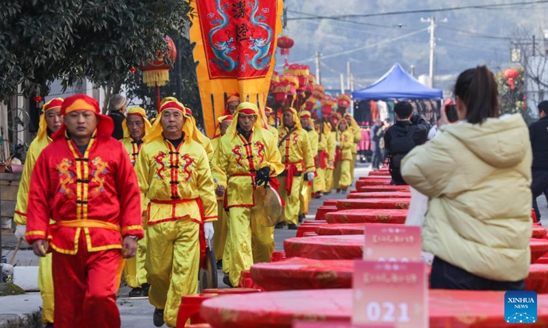 People perform during a Chinese New Year culture festival in Lianhua Town of Jiande City, east China's Zhejiang Province, Jan. 28, 2024. A culture festival celebrating the upcoming Chinese New Year is held in Lianhua Town on Sunday. Tourists enjoyed watching traditional performances while having delicacies at a large open-air banquet consisted of 100 tables amid a bustling and festive atmosphere. (Xinhua/Xu Yu)