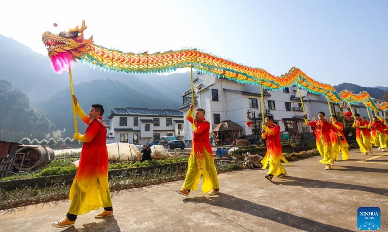 People perform dragon dance during a Chinese New Year culture festival in Lianhua Town of Jiande City, east China's Zhejiang Province, Jan. 28, 2024. A culture festival celebrating the upcoming Chinese New Year is held in Lianhua Town on Sunday. Tourists enjoyed watching traditional performances while having delicacies at a large open-air banquet consisted of 100 tables amid a bustling and festive atmosphere. (Xinhua/Xu Yu)