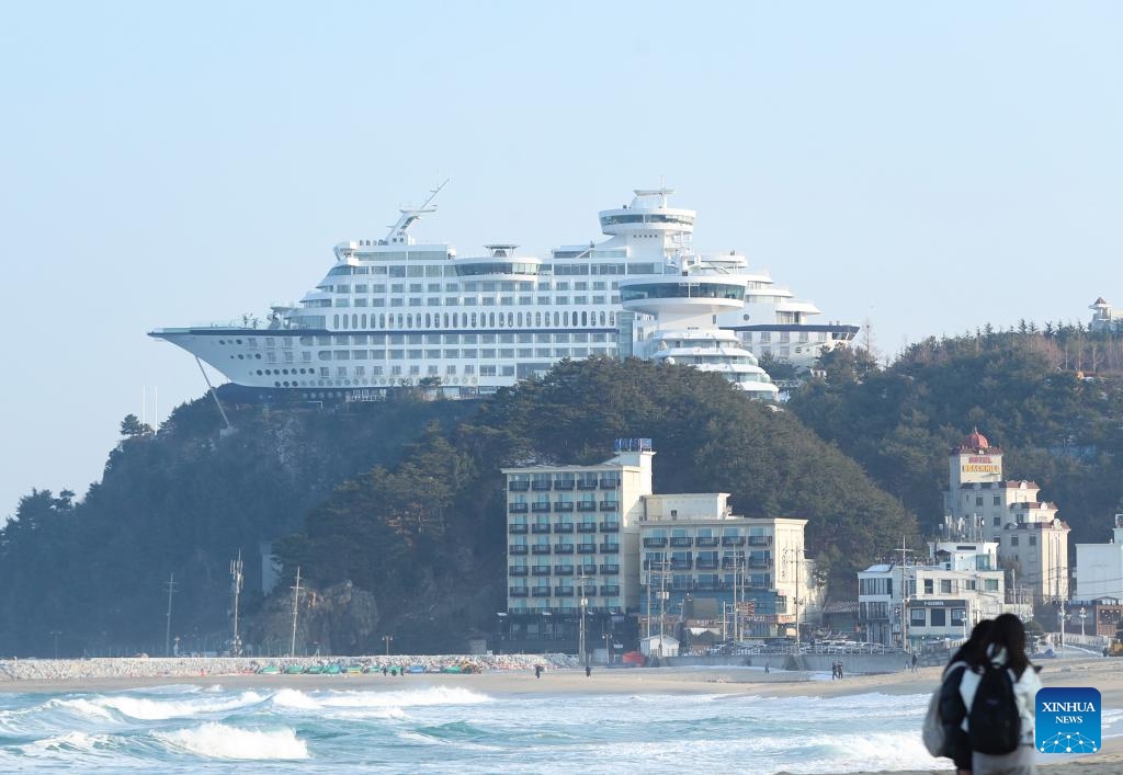 This photo taken on Jan. 28, 2024 shows a seaside scenery near Jeongdongjin, Gangneung in South Korea's eastern Gangwon Province. Boasting beautiful sceneries and a long history, Gangneung is a noted tourist destination in South Korea and one of the hosting cities of the 2018 PyeongChang Winter Olympics and the Gangwon 2024 Winter Youth Olympic Games(Photo: Xinhua)