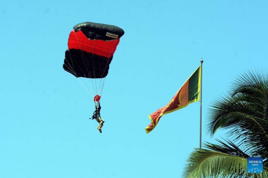 A paratrooper takes part in a rehearsal for Independence Day celebrations in Colombo, Sri Lanka, on Jan. 30, 2024. Four paratroopers suffered minor injuries on Tuesday during rehearsals for Independence Day celebrations, Sri Lanka Air Force (SLAF) spokesman Dushan Wijesinghe said. Sri Lanka will celebrate its 76th Independence Day on Feb. 4.(Photo: Xinhua)