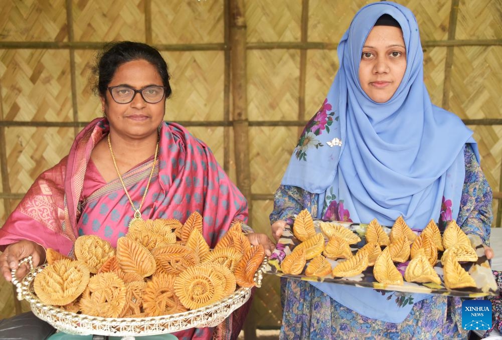 Vendors display a type of Pitha for sale during a festival in Dhaka, Bangladesh, Jan. 31, 2024.(Photo: Xinhua)