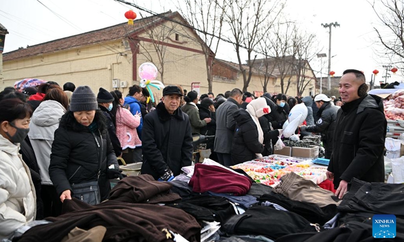 People visit a fair in Sicundian Town of Wuqing District, north China's Tianjin, Feb. 4, 2024.A fair was held in Sicundian Town to greet the upcoming Chinese New Year, attracting locals to buy traditional Spring Festival goods and specialties and watch performances. (Xinhua/Li Ran)