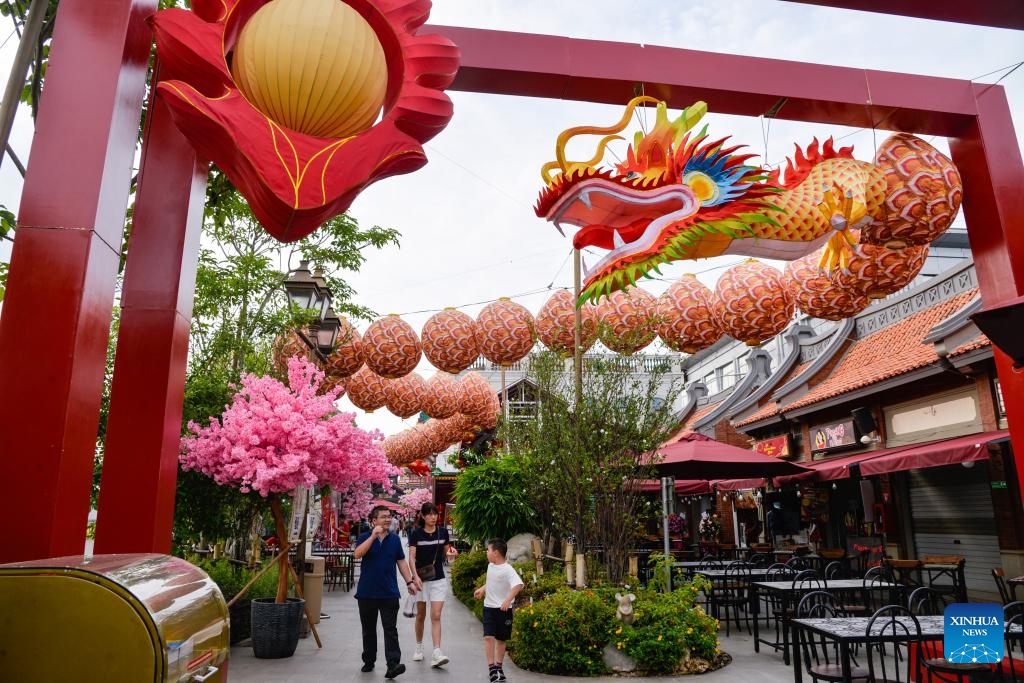 People walk past the Year of the Dragon decorations in Pantjoran Chinatown PIK in Jakarta, Indonesia, Feb. 4, 2024. As the Chinese Lunar New Year, or the Spring Festival, approaches, the festive atmosphere gradually permeates the air of the Chinatown and many business districts in Jakarta.(Photo: Xinhua)