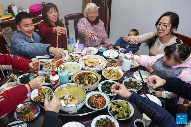 People have a family reunion dinner in Hanjiang District of Yangzhou, east China's Jiangsu Province, Feb. 9, 2024. People across the country enjoy the festive atmosphere with family reunion dinners on the eve of Chinese Lunar New Year on Friday. Photo: Xinhua