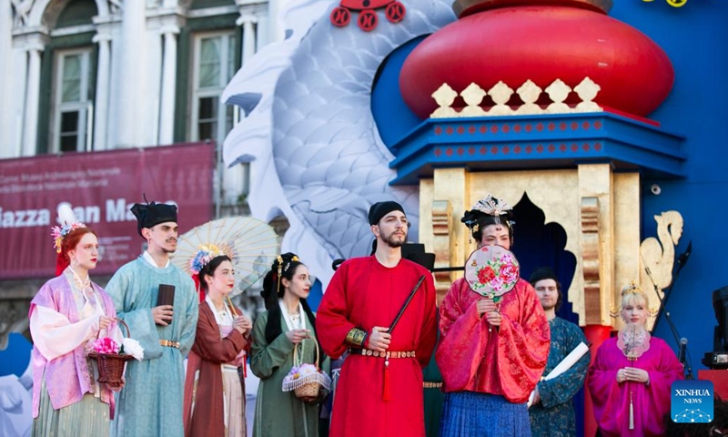 Italian volunteers display Hanfu, a style of clothing traditionally worn by the Han people, at Piazza San Marco in Venice, Italy, Feb. 13, 2024. A Chinese costume show was held on Tuesday as a major event of the carnival season. (Photo: Xinhua)