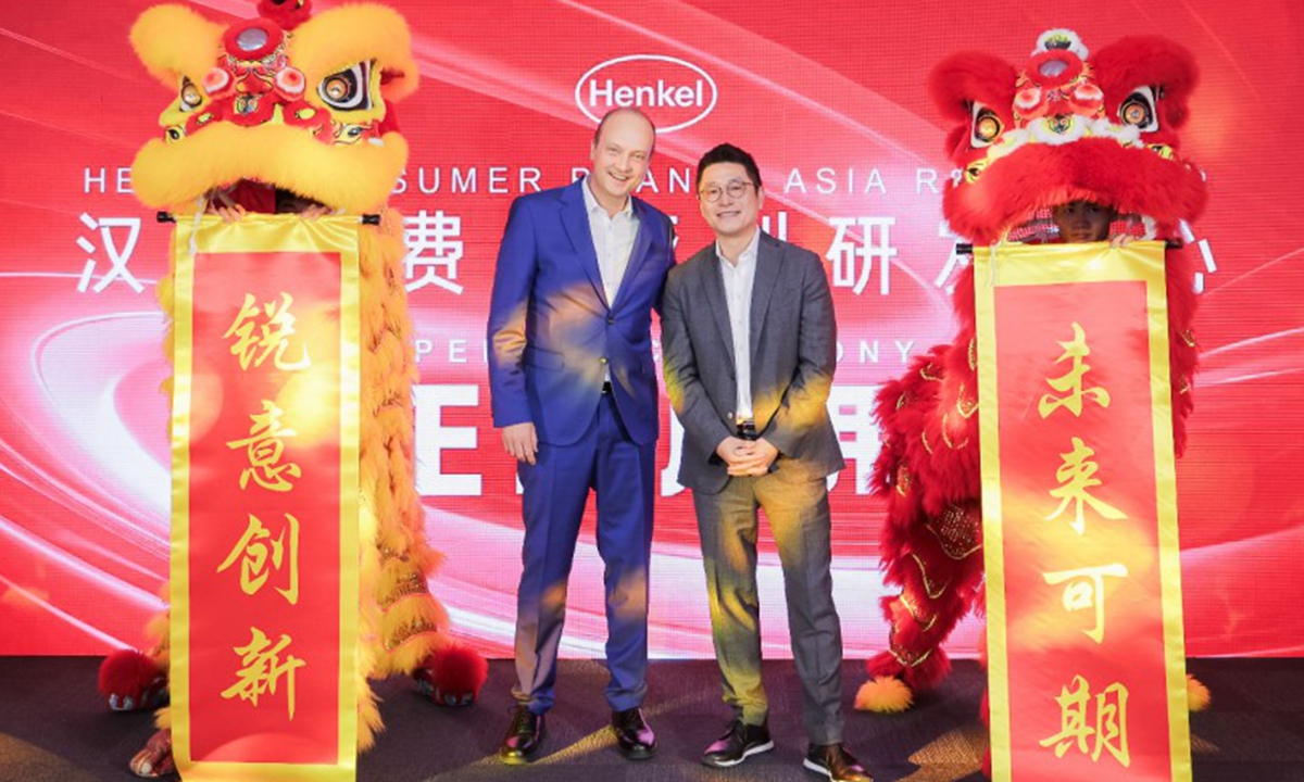 Henkel opens new Asia R&D Center for Consumer Brands
Frank Meyer (left), Corporate Senior Vice President R&D of Henkel Consumer Brands, and David Tung, Regional President of Henkel Consumer Brands Asia
