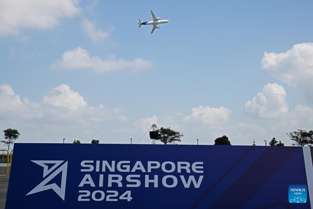 A Chinese passenger jet C919 makes a rehearsal flight to prepare for the upcoming Singapore Airshow in Singapore, Feb. 18, 2024.(Photo: Xinhua)