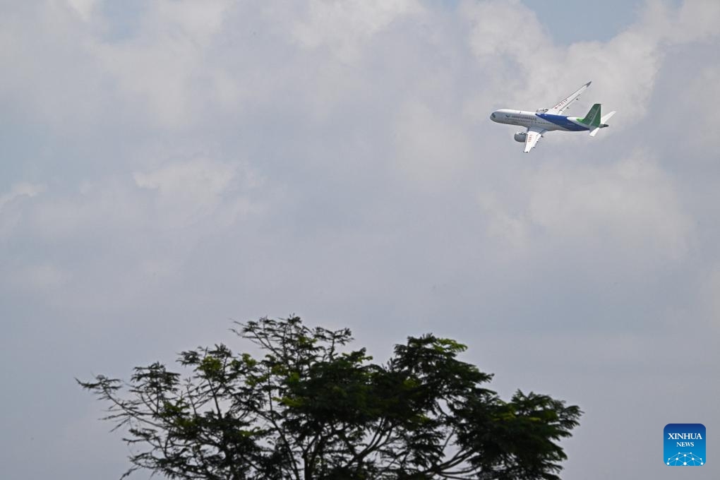 A Chinese passenger jet C919 makes a rehearsal flight to prepare for the upcoming Singapore Airshow in Singapore, Feb. 18, 2024.(Photo: Xinhua)