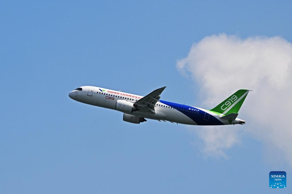 A Chinese passenger jet C919 makes a rehearsal flight to prepare for the upcoming Singapore Airshow in Singapore, Feb. 18, 2024.(Photo: Xinhua)