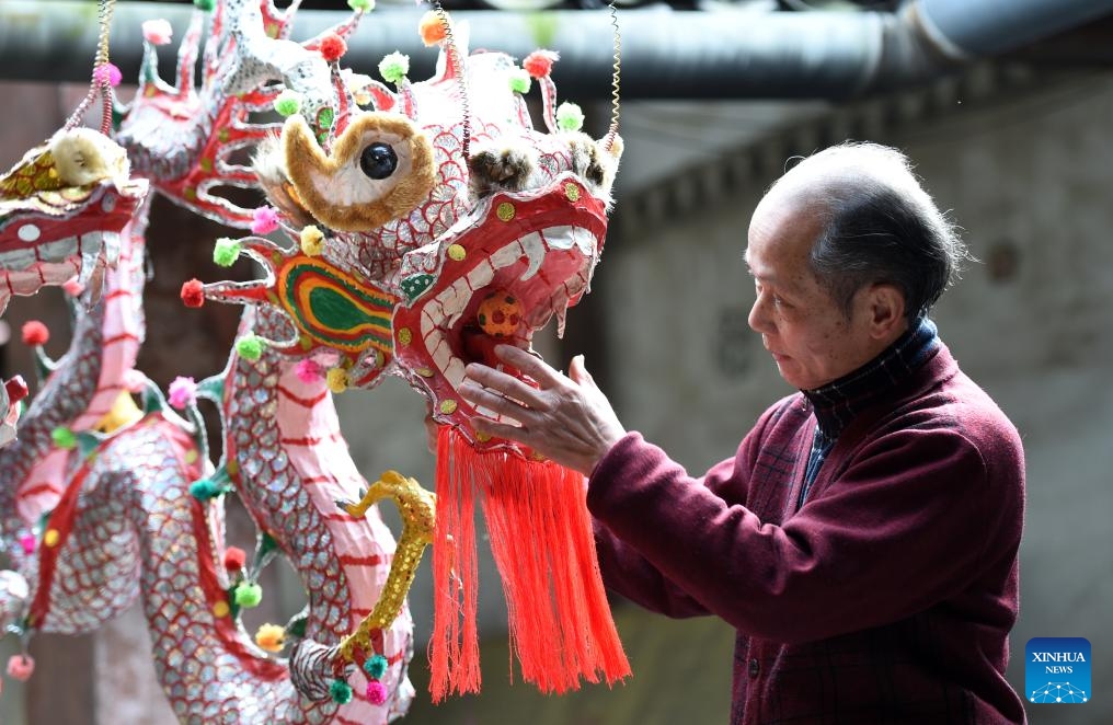 Craftsman Zou Yute decorates a bamboo dragon for Firecracker Dragon Festival in Binyang County in south China's Guangxi Zhuang Autonomous Region, Feb. 16, 2016. Firecracker Dragon Festival that can be dated back to more than 10 centuries ago is a traditional carnival celebrating Spring Festival in Binyang, when locals perform the firecracker dragon dance with a bamboo dragon.(Photo: Xinhua)