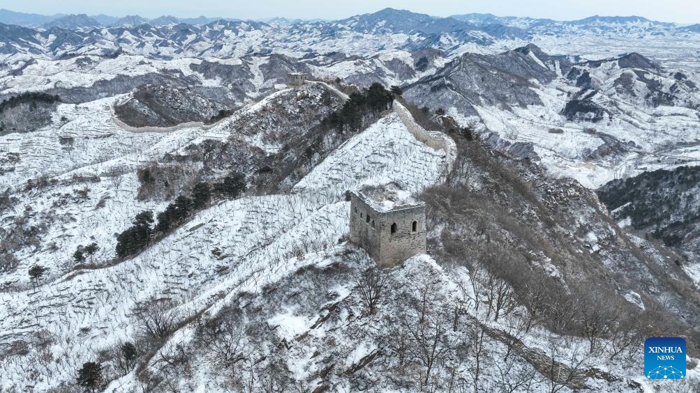 An aerial drone photo taken on Feb. 21, 2024 shows the snow scenery of a section of the Great Wall in Zunhua, north China's Hebei Province. Various parts of China received snowfalls in recent days.(Photo: Xinhua)