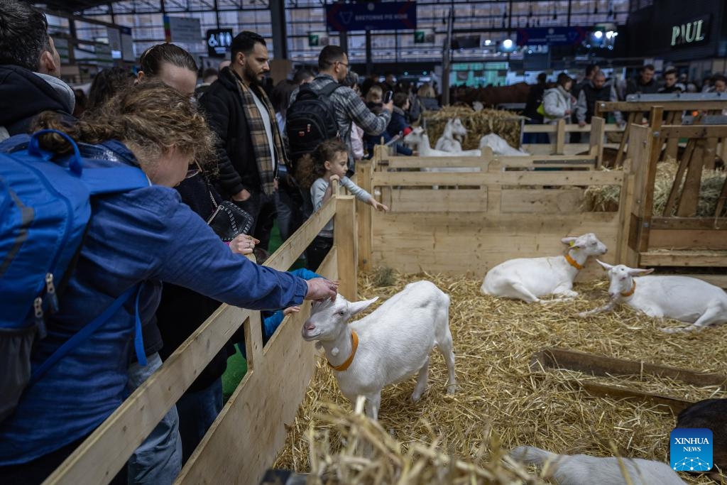 People visit the 60th International Agriculture Fair in Paris, France, Feb. 26, 2024. The fair will last until March 3.(Photo: Xinhua)