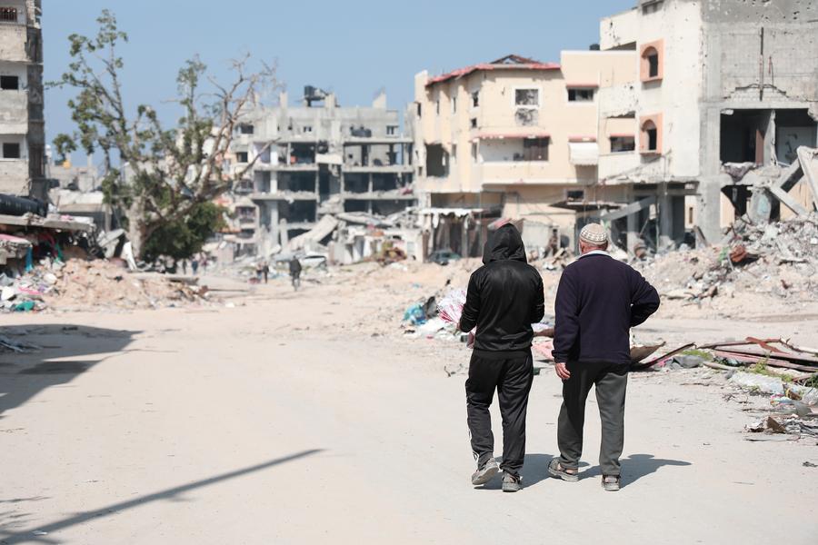 People walk past destroyed buildings in Gaza City, Feb. 26, 2024(Photo: Xinhua)