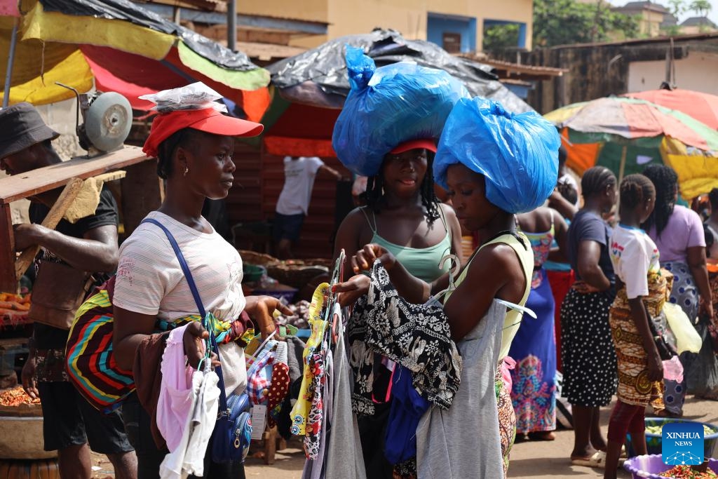 A vendor sells daily necessities at a market in Freetown, Sierra Leone, Feb. 21, 2024.(Photo: Xinhua)