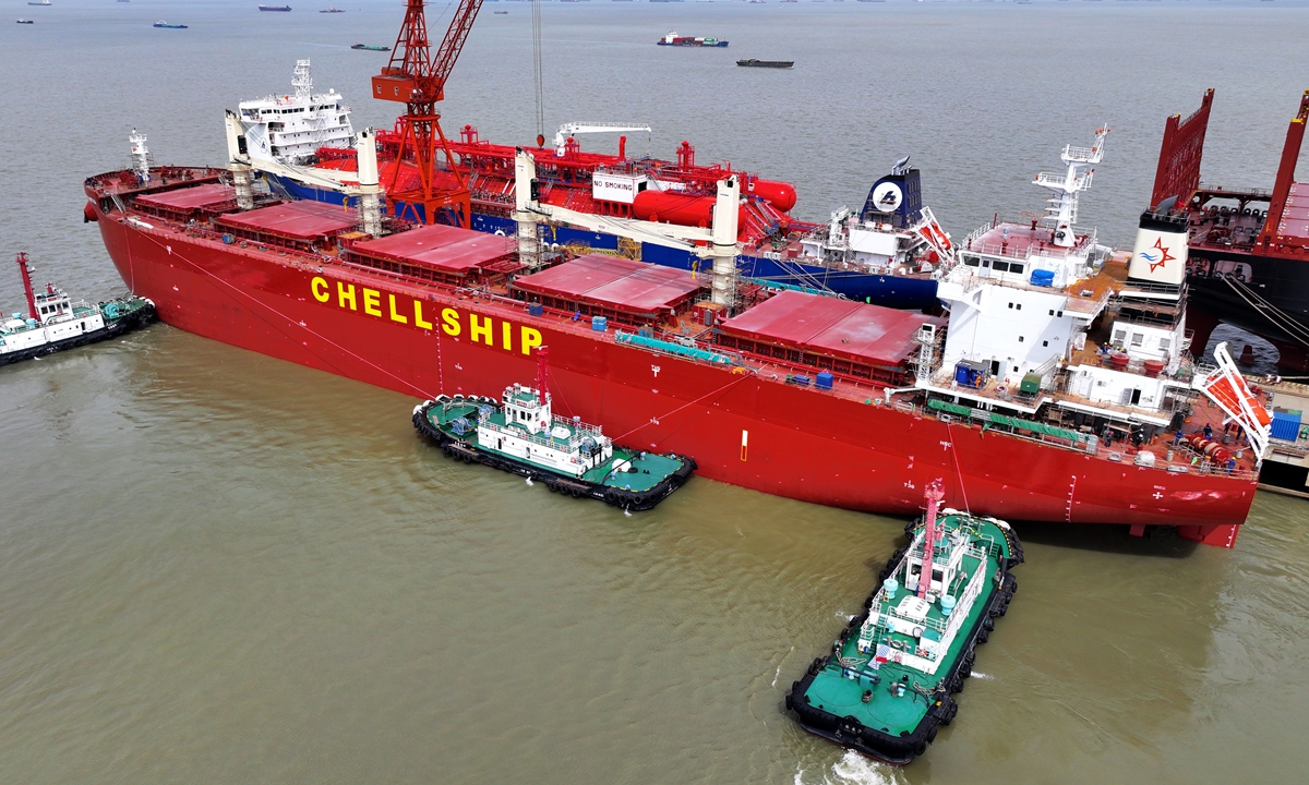 

The 63,200-ton bulk carrier DARYA NITYA is moved and outfitted with the help of tugs in Taicang Port Economic and Technological Development Zone, East China's Suzhou, on March 1, 2024. It is expected that in 2024, China's shipbuilding completion will be about 45 million deadweight tons. Photo: VCG