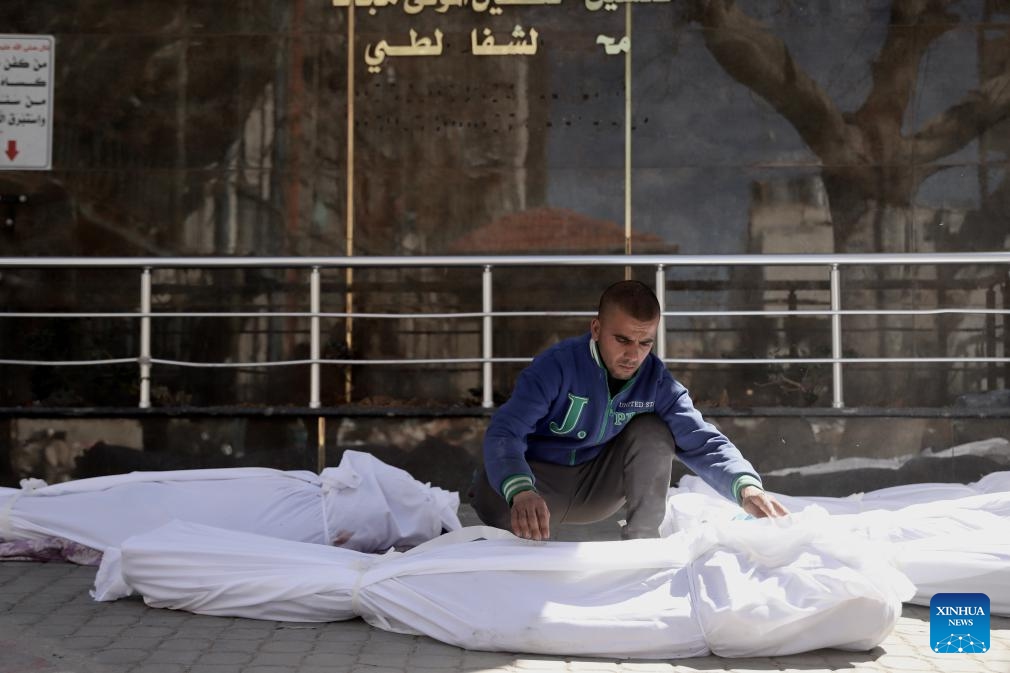 A Palestinian mourns the victims at Al-Shifa Hospital in Gaza City, on Feb. 29, 2024. Israeli forces opened fire Thursday on a crowd of Palestinians waiting for aid on a coastal road west of Gaza City, killing 104 people and wounding more than 760, Palestinian officials said.(Photo: Xinhua)