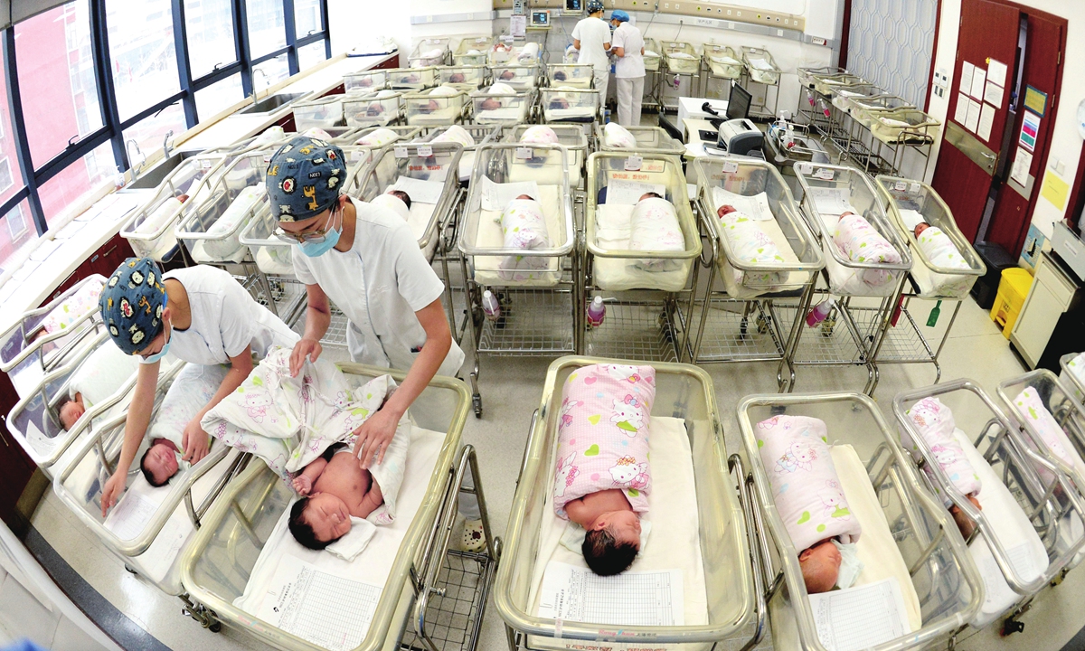 Medical workers of the Gansu Maternity and Child Health Care Hospital in Lanzhou, Gansu Province, provide professional care for the newborns on February 28, 2024. Photo: VCG
