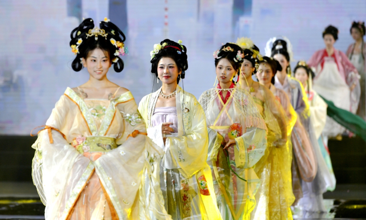 Love for ‘hanfu’ unites young people across the Straits - Global Times