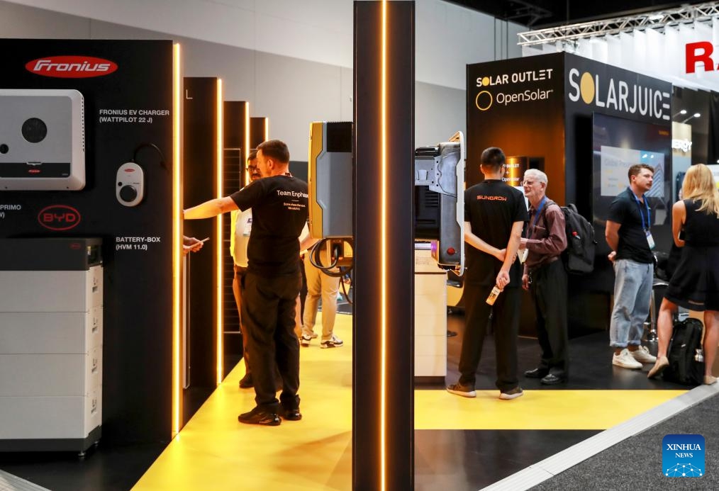 People visit the exhibition area of Trina Solar during the Solar Energy 2024 in Sydney, Australia, March 6, 2024. The two-day event kicked off at the International Convention Center (ICC) in Sydney Wednesday, focusing on solar, storage and smart energy.(Photo: Xinhua)