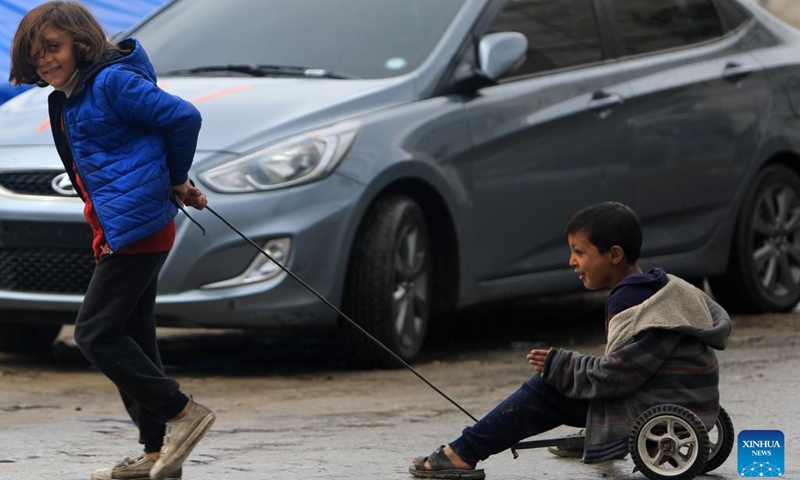 Displaced children are seen at a temporary camp in the southern Gaza Strip city of Rafah, on March 7, 2024.(Photo: Xinhua)