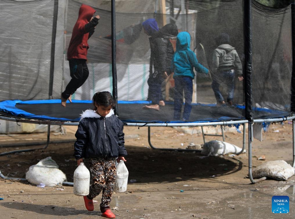 A displaced girl is seen at a temporary camp in the southern Gaza Strip city of Rafah, on March 7, 2024.(Photo: Xinhua)