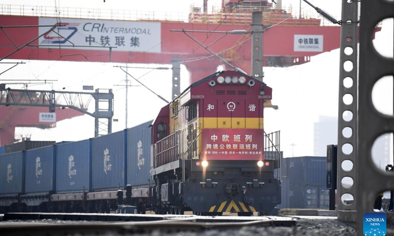 A China-Europe freight train departs from Xi'an international port station in Xi'an, northwest China's Shaanxi Province, March 7, 2024. Since the beginning of 2024, more than 700 trains have been handled under the China-Europe freight train (Xi'an) service.(Photo: Xinhua)