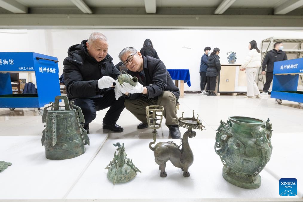 Staff members check artifacts at Suizhou Museum in the city of Suizhou, central China's Hubei Province, Feb. 27, 2024. An exhibition titled Phoenix Kingdoms: The Last Splendor of China's Bronze Age will be held from April to July at the Asian Art Museum in San Francisco. The exhibition will feature over 260 artifacts from five Chinese museums, showcasing the art of the ancient Chu and Zeng states.(Photo: Xinhua)