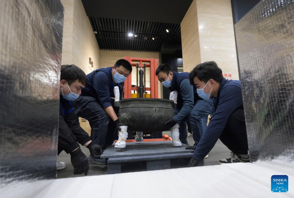 Staff members pack a bronze artifact at Hubei Provincial Museum in Wuhan, central China's Hubei Province, March 4, 2024. An exhibition titled Phoenix Kingdoms: The Last Splendor of China's Bronze Age will be held from April to July at the Asian Art Museum in San Francisco. The exhibition will feature over 260 artifacts from five Chinese museums, showcasing the art of the ancient Chu and Zeng states.(Photo: Xinhua)