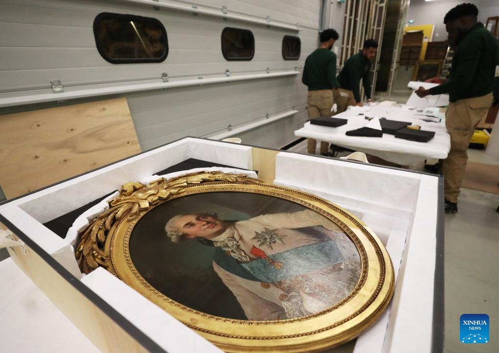 Staff members pack an exhibit at the Palace of Versailles in Paris, France, March 11, 2024. To celebrate the 60th anniversary of the establishment of diplomatic relations between France and China, the Palace of Versailles of France and the Palace Museum of China will jointly hold an exhibition from April to June at the Palace Museum in Beijing, which will display the history of exchanges between the two countries.(Photo: Xinhua)