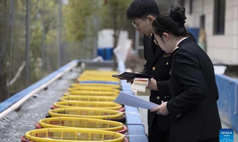 Customs officers check goldfish to be exported in Fuzhou, southeast China's Fujian Province, March 14, 2024. In recent years, Fuzhou, a city with more than 400 years of goldfish breeding history, has developed an intensive, professional and ecological breeding mode.(Photo: Xinhua)