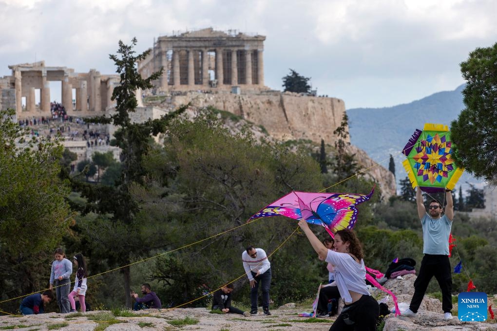 People fly kites on the occasion of Clean Monday in Athens, Greece, on March 18, 2024.(Photo: Xinhua)