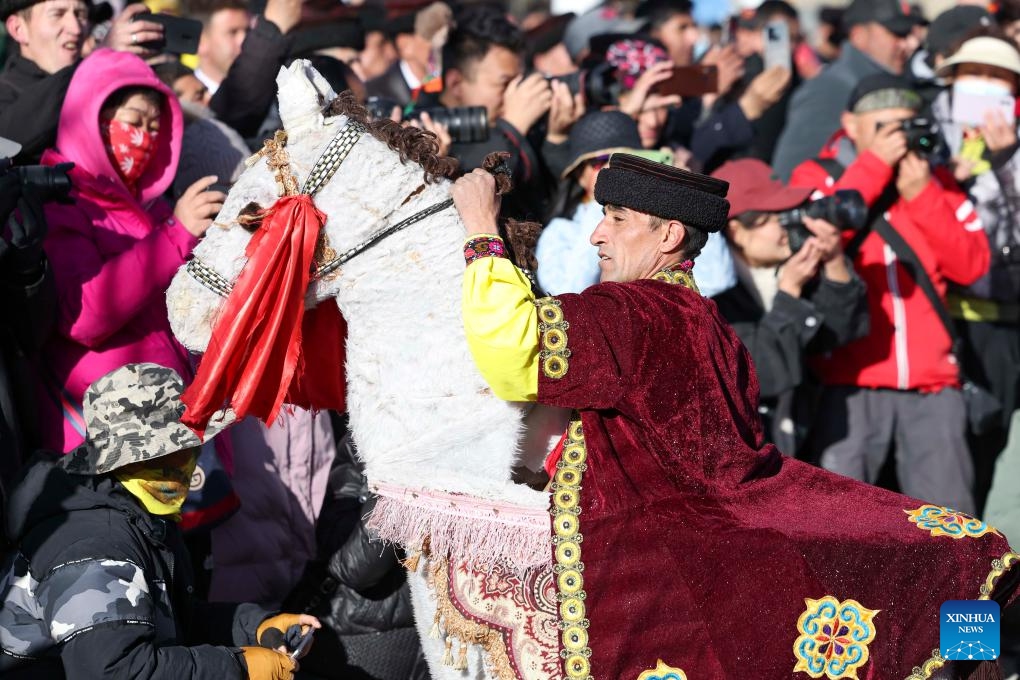 People watch performances in Warxidi village of Taxkorgan Tajik Autonomous County, northwest China's Xinjiang Uygur Autonomous Region, March 19, 2024. People in Taxkorgan Tajik Autonomous County celebrated their traditional sowing festival and drawing water festival on Tuesday. Marking the beginning of sowing seeds and drawing water, the festivals includes ceremonies to invoke good luck and good harvest. The festivals were also included in the state intangible cultural heritage list.(Photo: Xinhua)