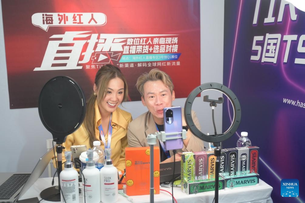 Singaporean livestreamers sell products via a livestream session during the 4th China Cross-border E-commerce Trade Fair in Fuzhou, southeast China's Fujian Province, March 19, 2024. The ongoing 4th China Cross-border E-commerce Trade Fair highlights a new model of livestream e-commerce. Professional livestreamers from Southeast Asian countries have launched sales sessions during the event.(Photo: Xinhua)