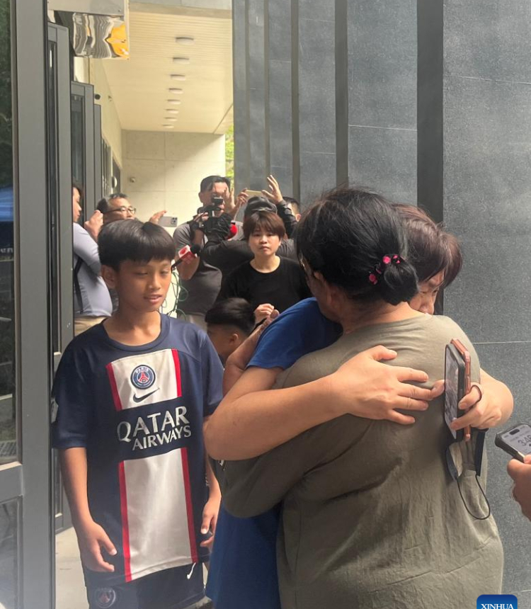 A woman, once trapped following a 7.3-magnitude earthquake in China's Taiwan, hugs her family member after safe evacuation at a rescue and command center near the Taroko park region in Hualien County, southeast China's Taiwan, April 4, 2024. The death toll following a 7.3-magnitude earthquake in China's Taiwan on Wednesday morning has risen to 10, local authorities said on Thursday.

After rescue efforts on Thursday, focused on the Taroko park region in Hualien County, approximately 150 people who had been trapped were rescued, according to an official of the search and rescue team. (Xinhua/Zhao Bo)