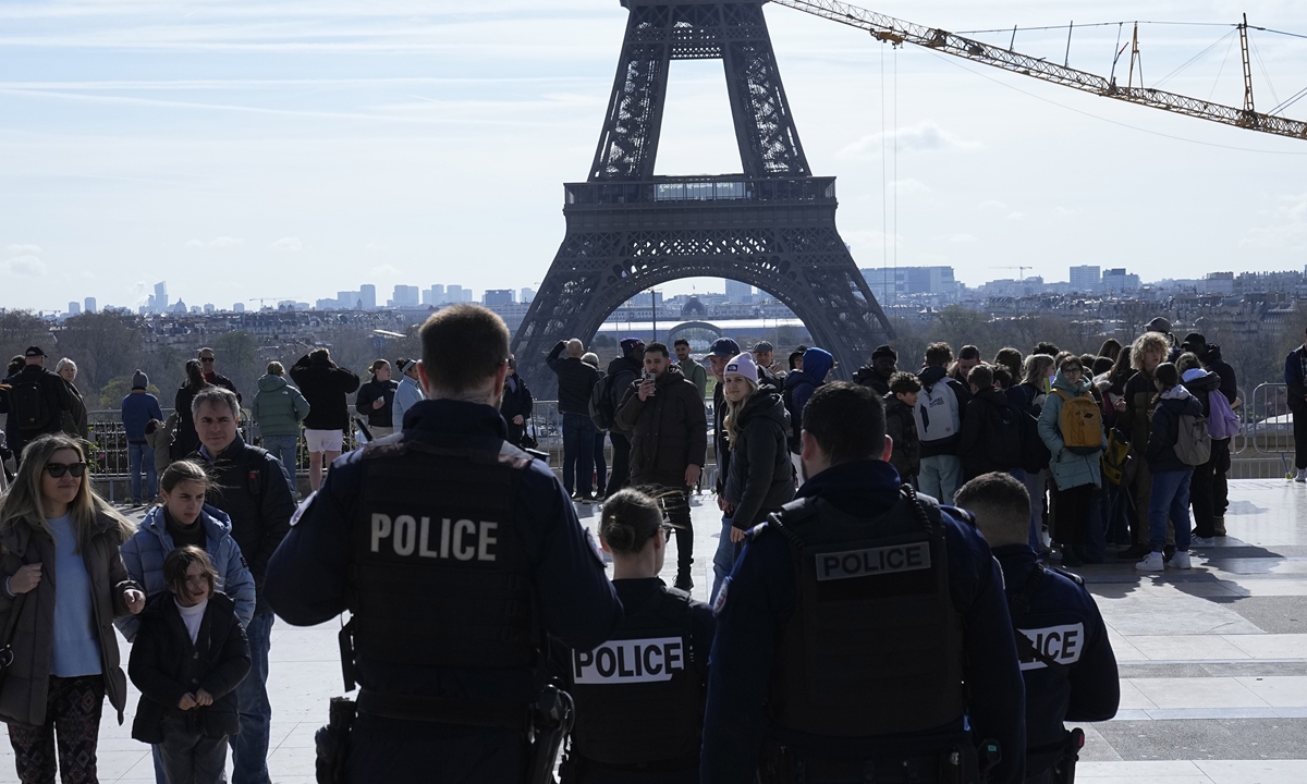 Police officers patrol Trocadero Square, Paris on March 25, 2024. The French government increased its security alert posture to the highest level on March 24, 2024 after the deadly attack at a Russian concert hall. Photo: VCG