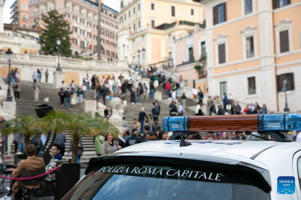 A police car parks at the Spanish Square in Rome, Italy, March 24, 2024. Italy's Ministry of the Interior said on Saturday that it has ordered the security level at sensitive sites to be raised in Rome and other cities, including airports, train stations, as well as key cultural and religious sites.(Photo: Xinhua)