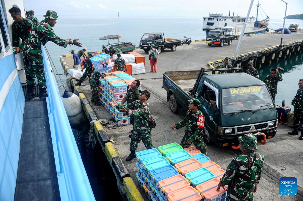 Soldiers unload packages of aid from Indonesia's National Disaster Management Agency (BNPB) in Bawean Island, East Java, Indonesia, March 25, 2024. Multiple earthquakes struck off Indonesia's province of East Java last Friday without triggering a tsunami.Indonesia, an archipelagic nation, is prone to earthquakes as it sits in a vulnerable quake-hit zone, called the Pacific Ring of Fire.(Photo: Xinhua)