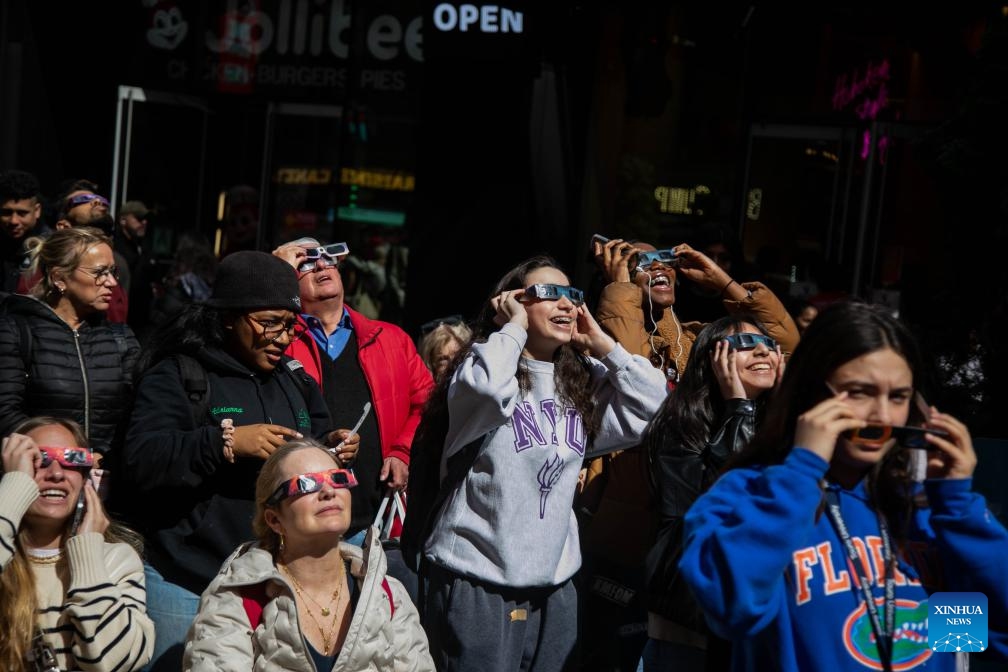 People watch solar eclipse across North America - Global Times