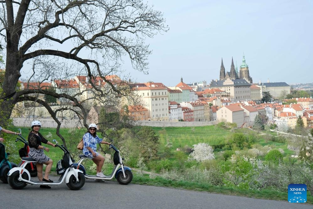 People pose for photos on the Petrin hill in Prague, the Czech Republic, April 7, 2024.(Photo: Xinhua)