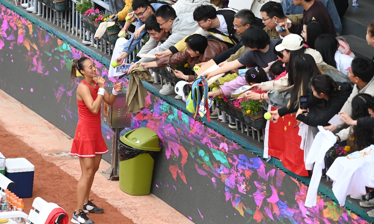 Chinese tennis star Zheng Qinwen signs autographs for fans after Team China beat India 3-0 in the Billie Jean King Cup 2024 Asia/Oceania Group I match in Changsha, Central China's Hunan Province, on April 10, 2024. Team China will face New Zealand on Thursday. Photo: IC