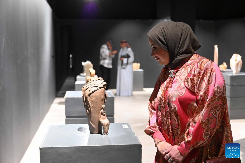 People visit a ceramics exhibition held at the Modern Art Museum in Kuwait City, Kuwait, April 15, 2024.(Photo: Xinhua)