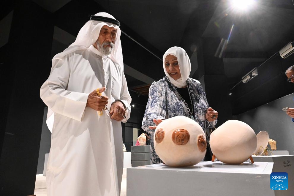 People visit a ceramics exhibition held at the Modern Art Museum in Kuwait City, Kuwait, April 15, 2024.(Photo: Xinhua)