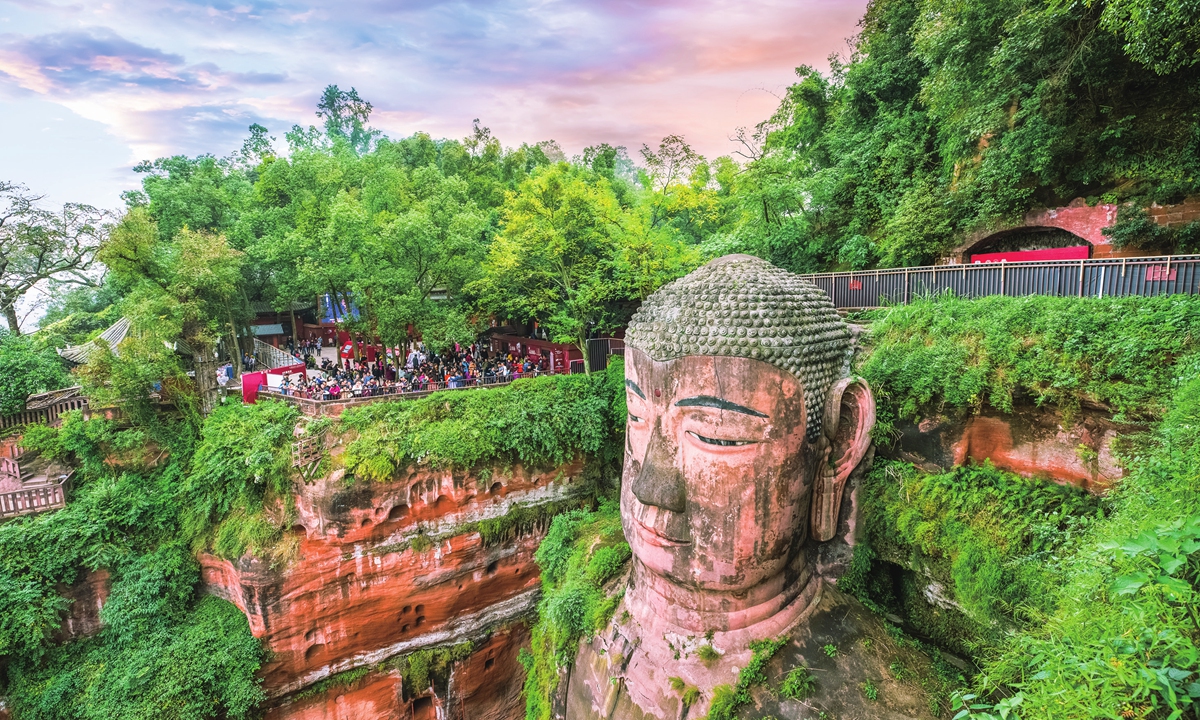 Visitors watch the Giant Buddha in Leshan, Southwest China's Sichuan Province. Photo: VCG