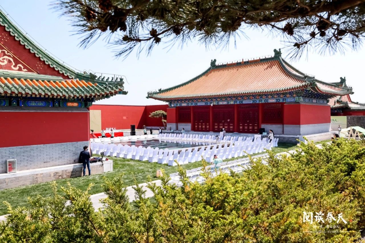 The event is held at the Cultural Center of Longfu Building.