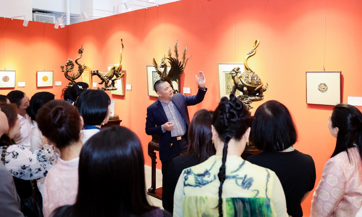 Visitors at the exhibition admire the of the bronze sculptures of the 12 Chinese zodiac animals made by artist Huang Chenyu are on display in Hangzhou, East China's Zhejiang Province, on April 20. (Photo: Courtesy of Wu Yenan)