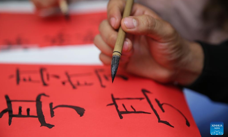 A person practices Chinese calligraphy at a calligraphy exhibition in Mexico City, Mexico, April 20, 2024.(Photo: Xinhua)