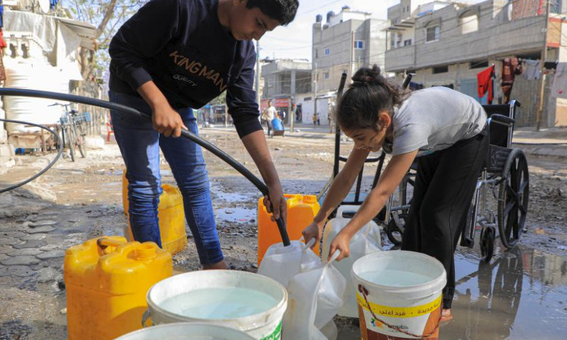 People fetch water in the southern Gaza Strip city of Rafah, on April 30, 2024. (Photo by Rizek Abdeljawad/Xinhua)