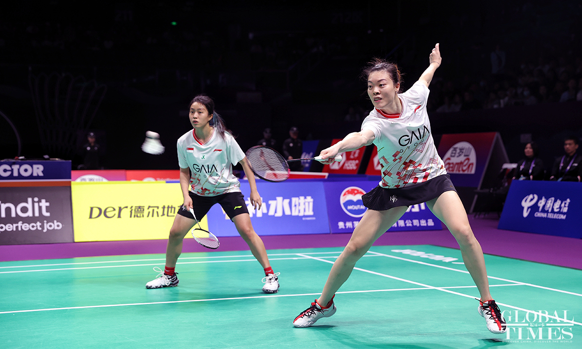 Team China secures wins in opening matches of BWF Thomas & Uber Cup ...